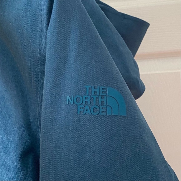 The North Face Women’s Blue Gatekeeper Jacket - Picture 5 of 13